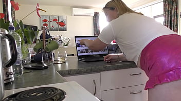 Preview 1 of Foda De - NZ MILF Slut Fucked Hard and pissed on
