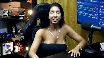 Preview 3 of Daughter Wasf - Renatinha Mello deixa o Ruan de Pau duro como pedra s&oacute_ com um beijo,  ela deu uma pegada gostosa no pau dele - Podcast P&aacute_pum no Barraco!