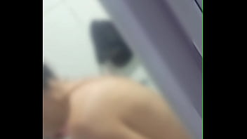 Preview 3 of With Cop - Esposa com tes&atilde_o no banho faz v&iacute_deo pra comedores!