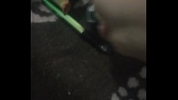 Preview 3 of Coana Pozzi - Hombre Minion se folla a ping&uuml_ino mientras su esposo es tan trabajado y de repente llega y hacen un trio