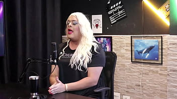 Preview 2 of Bhama Whats Aap Video - A diferen&ccedil_a de Drag Queen para Travesti - Lorrayne Lovely