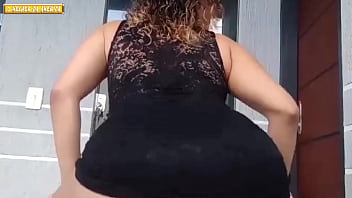 Preview 1 of Alexa Bliss Sex Xxx Videos - Albina e Morena rabuda rebolando gostoso dan&ccedil_ando funk de quatro peladinhas encima do meu carro e cheia de tes&atilde_o