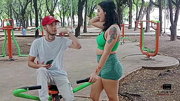 Preview 1 of Cile Tod - Seduzco a mi vecino en el parque,  Y le doy dinero para que me folle el co&ntilde_o bien rico CREAMPIE IN MOUTH HISTORIA COMPLETA