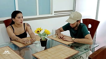 Preview 2 of Xxy Hot - Rico y excitante experimentar sexo duro con mi hermanastra,  ella quiere que le ense&ntilde_e como follar y yo le meto mi verga hasta venirme en su boca. PARTE 1