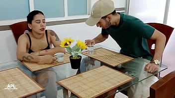 Preview 1 of Xxy Hot - Rico y excitante experimentar sexo duro con mi hermanastra,  ella quiere que le ense&ntilde_e como follar y yo le meto mi verga hasta venirme en su boca. PARTE 1