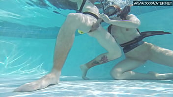 Preview 4 of Xzxnx Cnox - Minnie Manga eats huge cock underwater