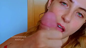 Preview 2 of Gay Nice - Hermanastra de ojos verdes me hace una mamada increible