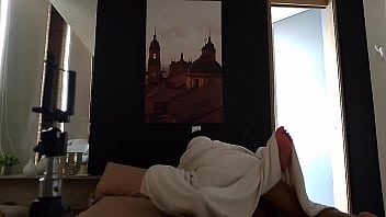 Preview 4 of Sunny Leyoni Sex Video - Me pide que ponga la sabana para que la pueda follar por el co&ntilde_o en misionero , le hago el amor de forma rom&aacute_ntica porque ella es muy sexy,  una rica pareja caliente terminan teniendo sexo rom&aacute_ntico en un motel bajo la cobija