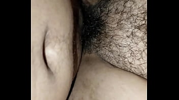 Preview 2 of Bbw Page 7 - Esposa cachonda se abre de patas
