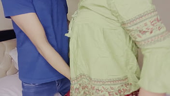 Preview 2 of Granny Cook - sautelee mause kee ladke ke kiya chudai akele ghar mein jab mause Ration Lena gay tab with hindi audio