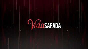 Preview 1 of Icarly Sex Videos - Dividimos e fodemos minha esposa com assinante do site que virou amigo nosso amigo.