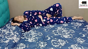 Preview 1 of Indian 28 Years Xxx Videos2 - Entro a la habitacion de mi ROOMMATE porque tengo frio y terminamos en gran FOLLADA - PUSSY FUCK HISTORIA COMPLETA