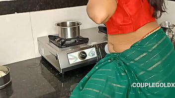 Preview 2 of Dawnloud Big Ass Brazzers - कोमल ने अपने दूध का चाय ससुरजी को पिलाया