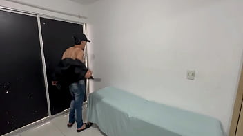 Preview 1 of Mom San Nit - LINDA RUBIA ME HACE UN MASAJE CON FINAL FELIZ CABALGA SOBRE MI POLLA HASTA SACARME LA LECHE QUE BUENA FOLLADA-PORNO RUSO