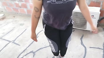 Preview 2 of Video Xxx Bbw - DESCUBRO A MI HERMANASTRA FUMANDO EN LA AZOTEA Y MIENTRAS ME CHUPA LA POLLA ME PIDE QUE SE LA META PARA NO CONTARLE A MI MADRASTRA -1 parte-