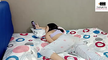 Preview 1 of Mom Son Xxx Hindi Film Download - MILF con mi madrastra cachonda la descubro en la habitaci&oacute_n masturb&aacute_ndose HISTORIA COMPLETA