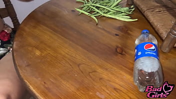 Preview 1 of Fuckedsoncom Mom - Sobrina sexy de culo grande rubia tiene sexo en la cocina con tio suertudo de polla grande