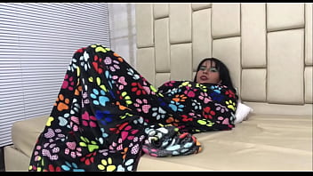 Preview 2 of Tiyas Mirasih Sex - mi hermanastra en las noches siempre cierra su habitaci&oacute_n,  con raz&oacute_n lo hace si es que en las noches empieza a masturbarse con un consolador