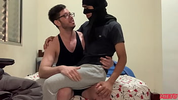Preview 1 of Romantic Xxx Video Com - Jovem an&ocirc_nimo de Porto Feliz,  minha cidade natal,  se prop&ocirc_s a transar comigo anonimamente em troca de prazer. XV&Iacute_DEOS RED