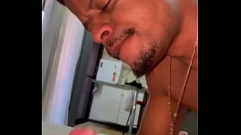 Preview 4 of Beauty Cougar Mom - Boyzinho da academia ficou secando minha mala. Perguntei se queria pegar. Ele pegou e mamou. - Free