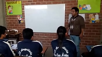 Preview 2 of Videos Xxx Mexicanas - Profesor cachondo coje con sus alunmos