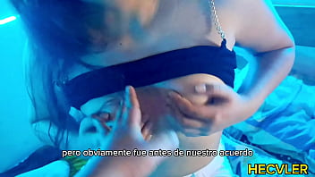 Preview 4 of 3d Virgin Monster Porn - Interumpe mi transmisi&oacute_n y me desnudo frente a mi amigo