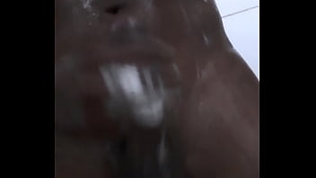 Preview 3 of Xxx16years Girls Sex - Dotado fazendo voc&ecirc_ gozar em 1 min neg&atilde_o gostoso no banho com pau muito duro gozando gostoso