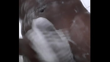 Preview 1 of Xxx16years Girls Sex - Dotado fazendo voc&ecirc_ gozar em 1 min neg&atilde_o gostoso no banho com pau muito duro gozando gostoso