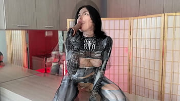 Preview 2 of Sperma In Den Mund Spritzen - Spider-Girl Masturbates Pussy Dildo till Crazy Orgasm - Hot Cosplay Solo