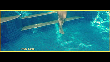 Preview 1 of Filem Aeks - wife swimming in the hotel pool in a hot one piece