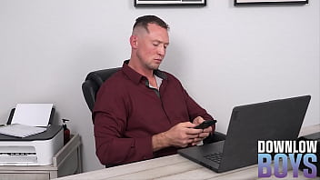 Preview 1 of First Time Enterd In Tight Pussy - Employee Brings Documents AND HIS COCK To His Boss