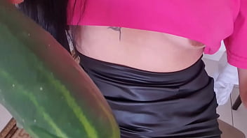 Preview 1 of Naruto Dan One Hockage - ESTAVA COM CALOR ,  ABRI  BEM AS PERNAS SEM CALCINHA COM MINHA BUCETA DEPILADA ,  PEGUEI O PEPINO QUE ESTAVA BEM MOLHADINHO E COLOQUEI NA BUCETA GRANDE QUE EU TENHO ,   E ROSEI BASTANTE . UMA DELICIA .