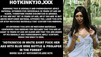 Preview 1 of Xxxx Porn Pubr - Hotkinkyjo in white shirt fuck her ass with blue wine bottle &amp_ prolapse in the forest