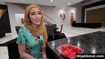 Preview 1 of Tirando En Chosica - Shy muslim girl sucking her american friend