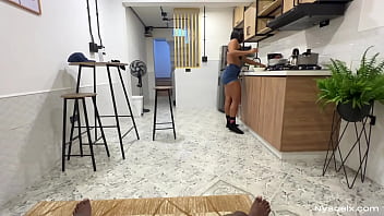 Preview 4 of 12 16yars Sex - She gives a quick blowjob while cooking -amateur couple- nysdel