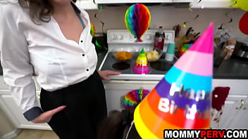 Preview 2 of Mewate Bf Hd Xxx Vdo - Step aunt and step mom sucking my dick at once