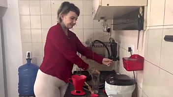 Preview 2 of Nenen Besaar - Preparando um cafezinho da manh&atilde_ daquele jeito que vcs gostam