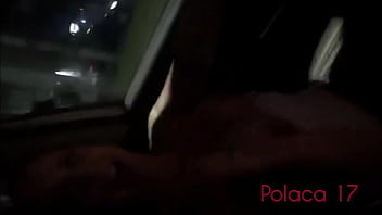 Preview 1 of Xxx Video Boos - Me exibindo no carro e fui para casa de swing com dois safados chupei pau deles e me comeram gostoso na frente de todos enquanto chupava pau no Glory hole.