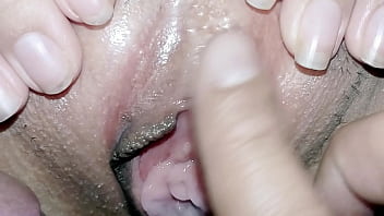 Preview 3 of Tfnlettl X - Xxx Desi follando a mi hijastra. Veo que su co&ntilde_o es tan dulce y suave.
