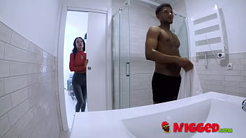 Preview 2 of Safari Movies - Aura Rodriguez bangs a rookie black dude: &quot_I&#039_m the secretary now!! _-P&quot_