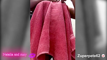 Preview 1 of Amateur Gangabanh - La tetona y culona de crystal se desnuda en el ba&ntilde_o de su casa mas videos completos en RED
