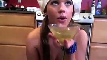 Preview 1 of Hot And Sexy Little Girls - inserci&oacute_n vegetables