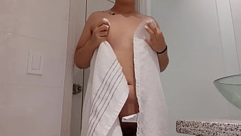 Preview 1 of Titte Pussy Riding - Baile en el ba&ntilde_o de un millonario
