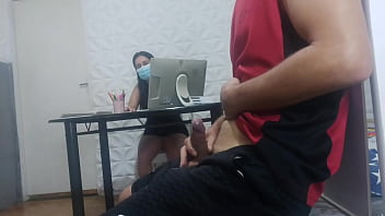 Preview 3 of Xxx Move Dr Fall Sex - recepcionista gostosa sem calcinha! me arrisquei colocando o pau pra fora! em plena recep&ccedil_&atilde_o,  qual ser&aacute_ a rea&ccedil_&atilde_o dela?