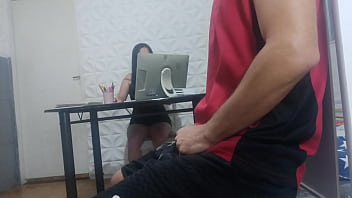 Preview 1 of Xxx Move Dr Fall Sex - recepcionista gostosa sem calcinha! me arrisquei colocando o pau pra fora! em plena recep&ccedil_&atilde_o,  qual ser&aacute_ a rea&ccedil_&atilde_o dela?