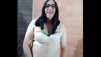 Preview 3 of Student Japaanese - Te gusta mi ropa interior?