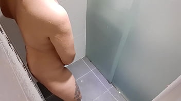 Preview 4 of Super Horny Hd - Mi novia se ba&ntilde_a y la grabo sin que se de cuenta