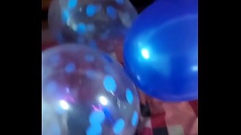 Preview 1 of Redfox Sex - ShyyFxx montando y reventando globos con el culo! looner fetish