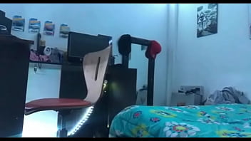 Preview 1 of Natasa Sexy Vedio - estoy trabajando tranquilo en mi computador hasta que llega la mujer de mi hermanastro y empieza a seducirme masturb&aacute_ndose y agarr&aacute_ndome el pene