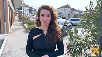Preview 1 of Saxe Japan - Livia,  27 ans,  veut toujours plus de bites
